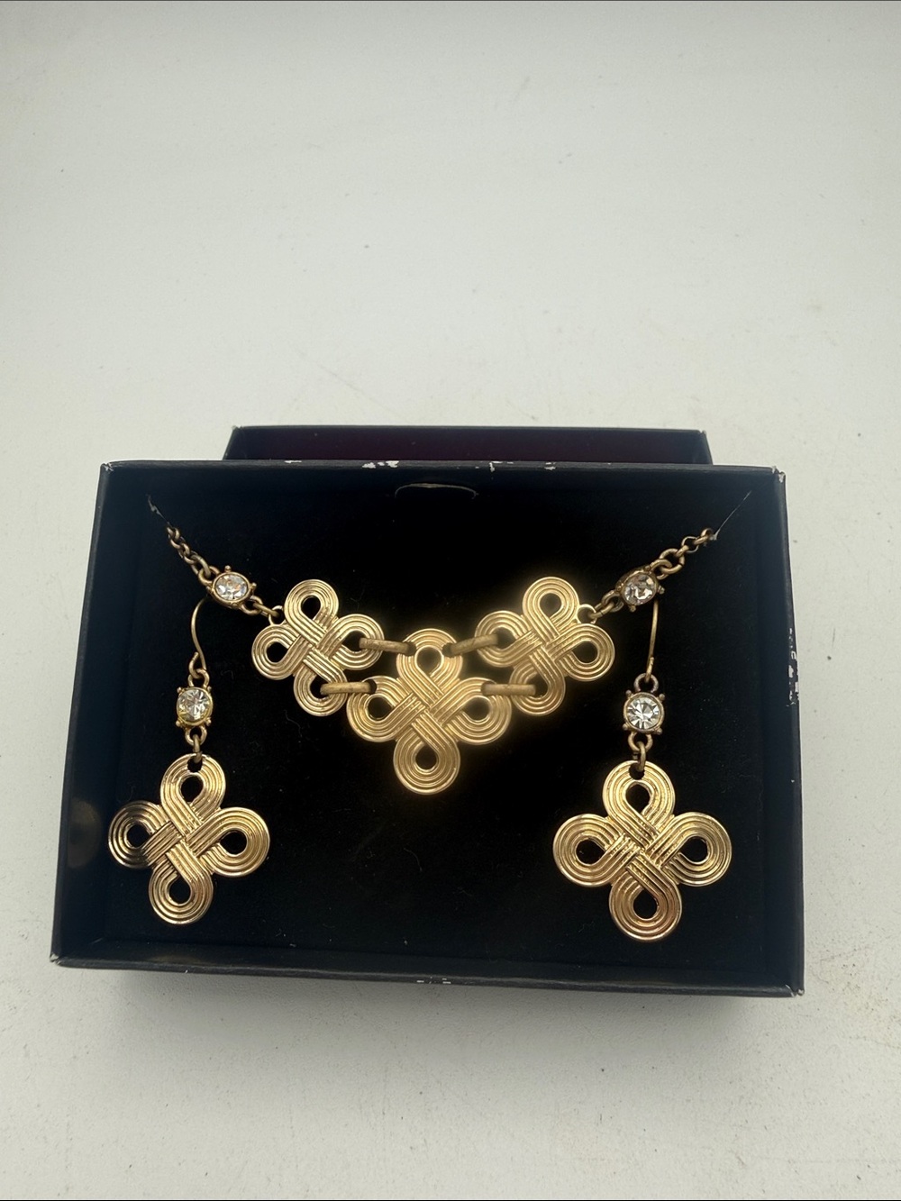 Vintage Avon NRT Gold Tone Celtic Infinity Knot Necklace & Earring Set Vtg